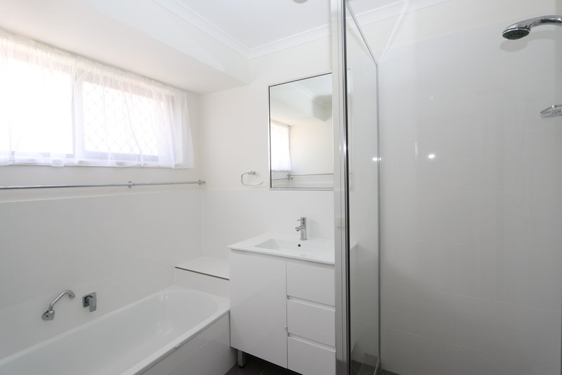 Photo - 7/4-8 Cassandra Crescent, Labrador QLD 4215 - Image 8