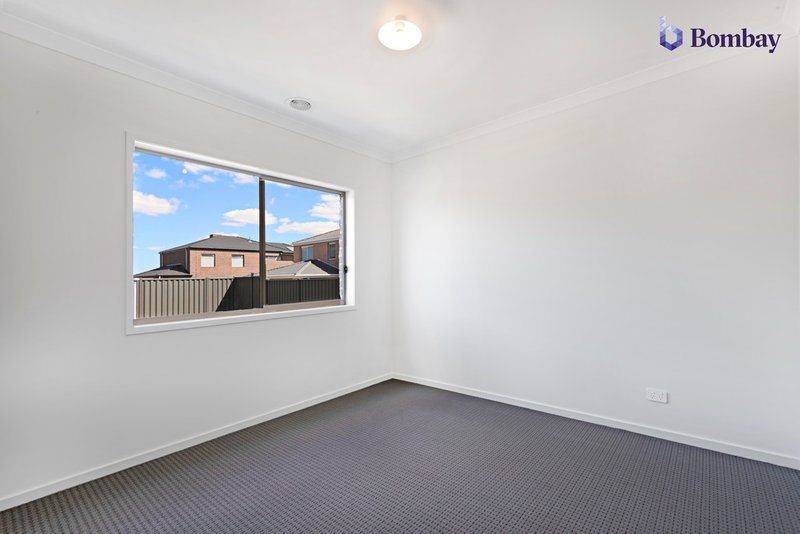 Photo - 74 Arnaud Loop, Wollert VIC 3750 - Image 16