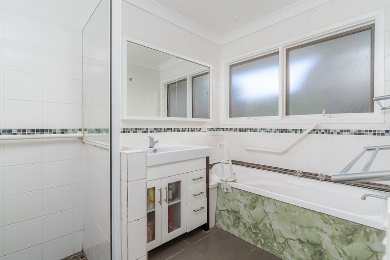 Photo - 74 Barbaralla Drive, Springwood QLD 4127 - Image 7