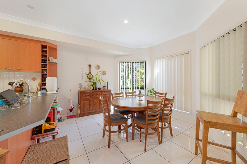 Photo - 74 Bisdee Street, Coral Cove QLD 4670 - Image 11