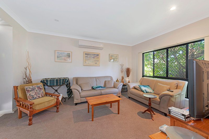 Photo - 74 Bisdee Street, Coral Cove QLD 4670 - Image 13