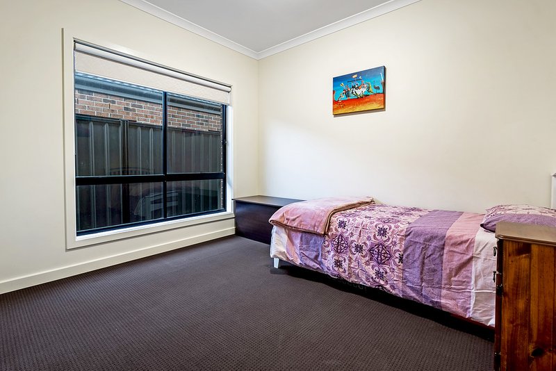 Photo - 74 Bridgehaven Drive, Craigieburn VIC 3064 - Image 10