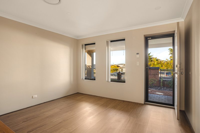 Photo - 74 Brixton Crescent, Ellenbrook WA 6069 - Image 9
