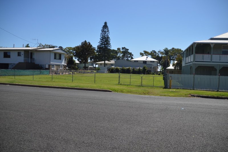 Photo - 74 Burrum Street, Burrum Heads QLD 4659 - Image 4