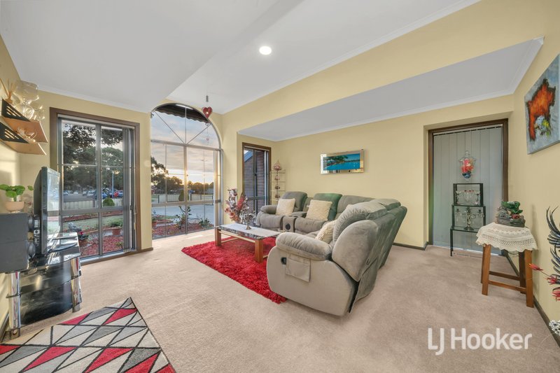 Photo - 74 Carrum Woods Drive, Carrum Downs VIC 3201 - Image 5