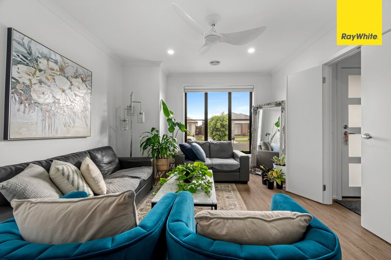 Photo - 74 Castlecrag Way, Strathtulloh VIC 3338 - Image 3