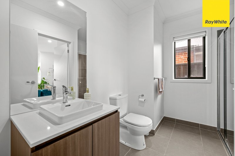 Photo - 74 Castlecrag Way, Strathtulloh VIC 3338 - Image 4