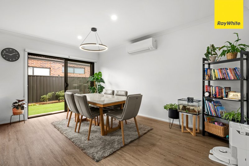 Photo - 74 Castlecrag Way, Strathtulloh VIC 3338 - Image 5
