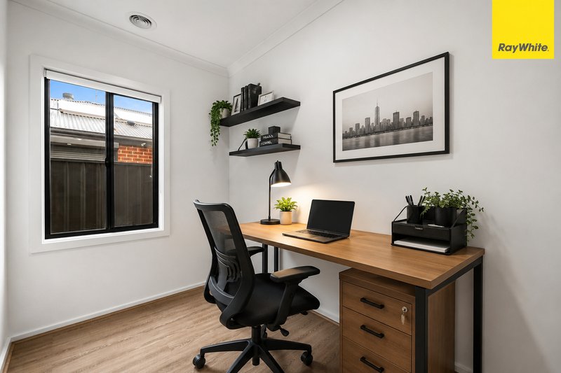 Photo - 74 Castlecrag Way, Strathtulloh VIC 3338 - Image 6