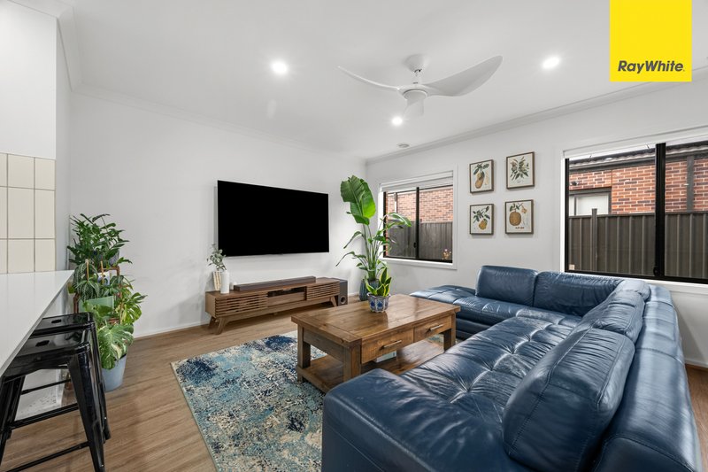 Photo - 74 Castlecrag Way, Strathtulloh VIC 3338 - Image 7