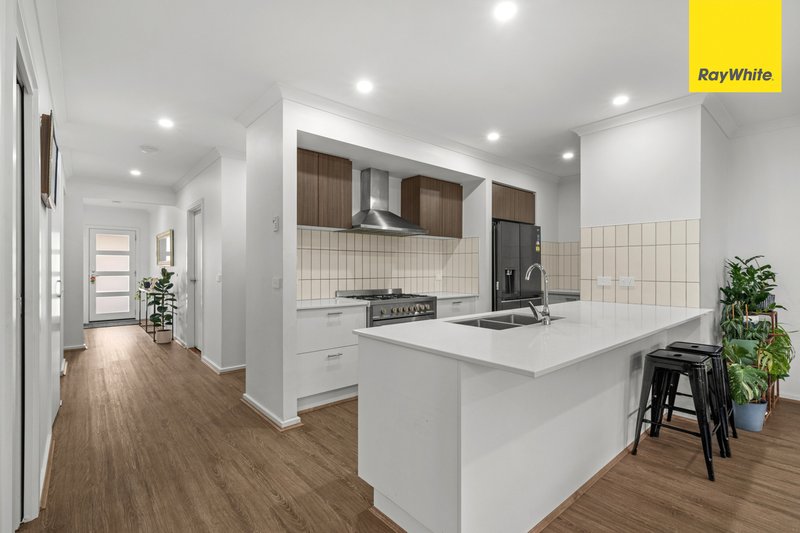 Photo - 74 Castlecrag Way, Strathtulloh VIC 3338 - Image 8