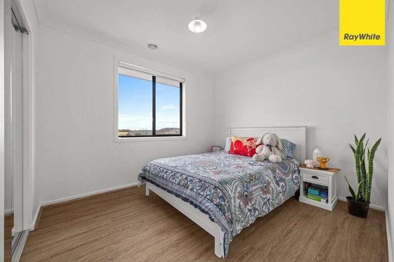Photo - 74 Castlecrag Way, Strathtulloh VIC 3338 - Image 11