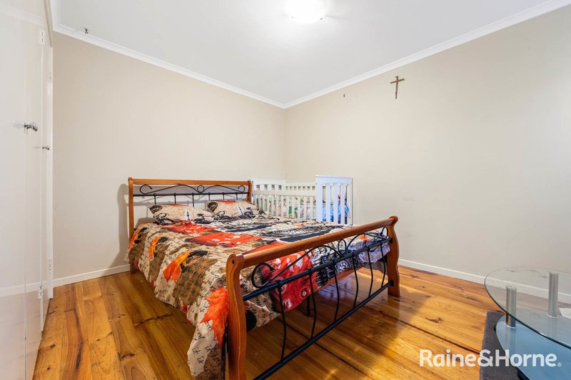 Photo - 74 Chester Crescent, Deer Park VIC 3023 - Image 6