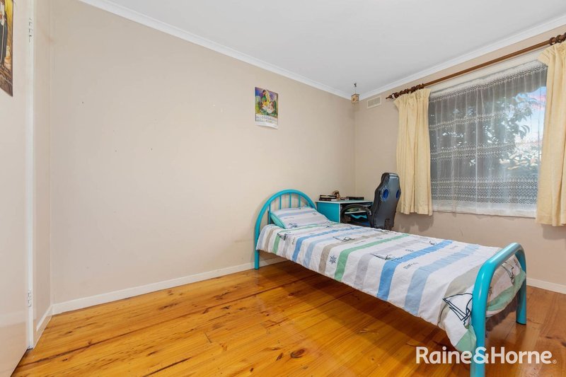 Photo - 74 Chester Crescent, Deer Park VIC 3023 - Image 8