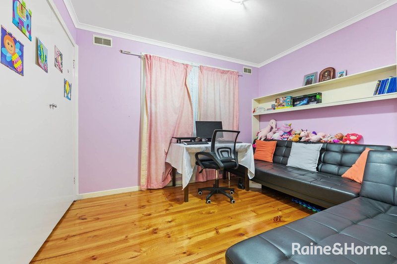 Photo - 74 Chester Crescent, Deer Park VIC 3023 - Image 10