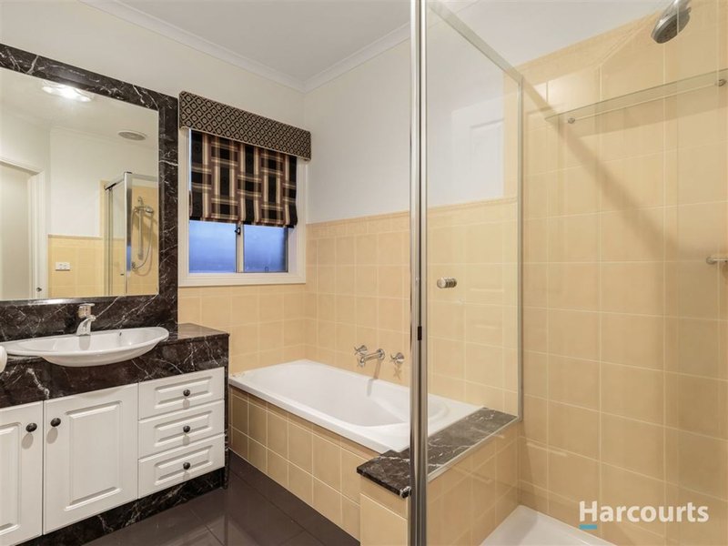 Photo - 74 Clauscen Drive, Rowville VIC 3178 - Image 9