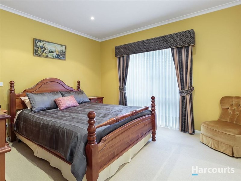 Photo - 74 Clauscen Drive, Rowville VIC 3178 - Image 10