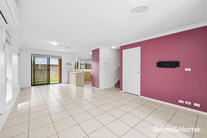 Photo - 74 Coffs Harbour Avenue, Hoxton Park NSW 2171 - Image 2