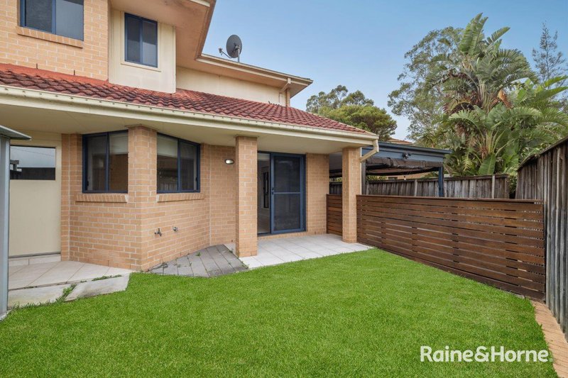 Photo - 74 Coffs Harbour Avenue, Hoxton Park NSW 2171 - Image 11