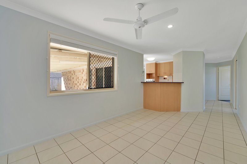 Photo - 74 Col Brown Avenue, Clinton QLD 4680 - Image 5