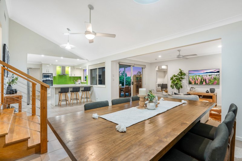 Photo - 74 Dove Tree Crescent, Sinnamon Park QLD 4073 - Image 2