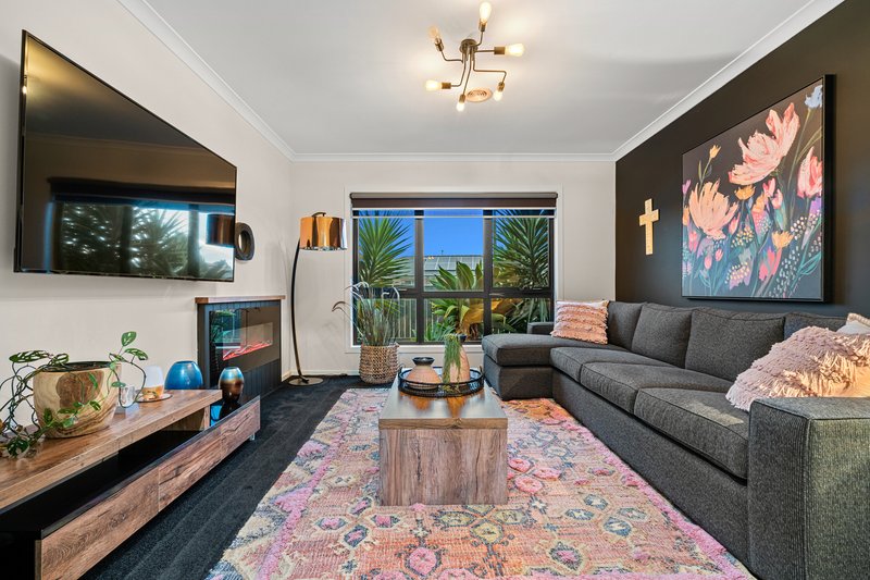 Photo - 74 Eastlakes Boulevard, Lara VIC 3212 - Image 4