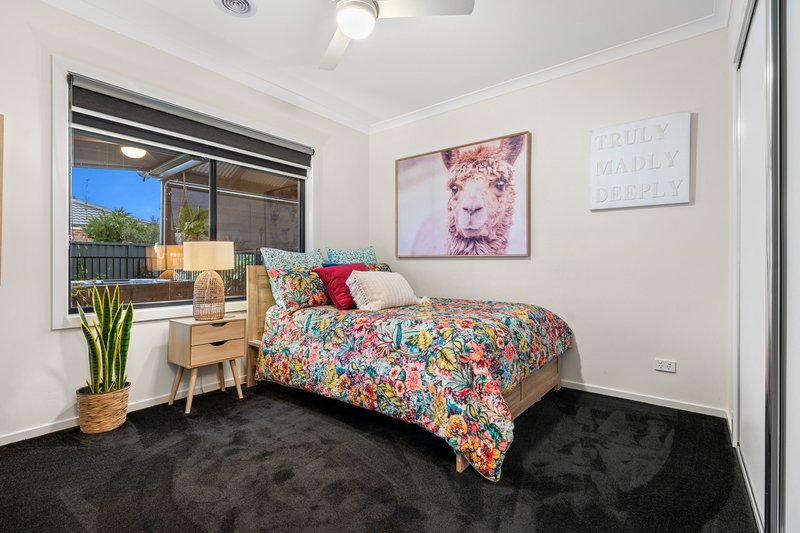 Photo - 74 Eastlakes Boulevard, Lara VIC 3212 - Image 17