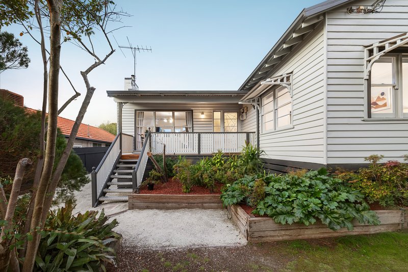 Photo - 74 Erskine Road, Macleod VIC 3085 - Image 2