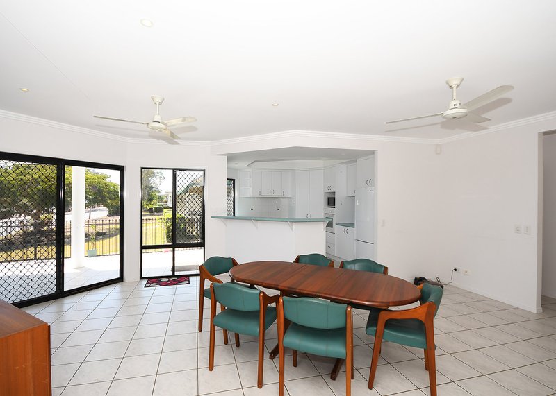 Photo - 74 Esplanade , Point Vernon QLD 4655 - Image 4