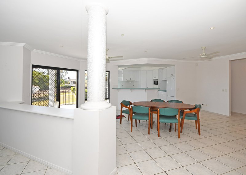 Photo - 74 Esplanade , Point Vernon QLD 4655 - Image 5