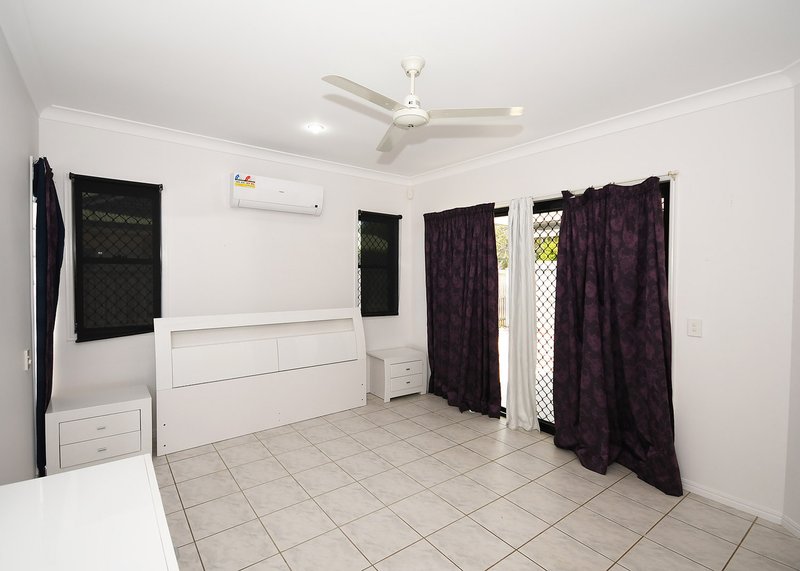 Photo - 74 Esplanade , Point Vernon QLD 4655 - Image 11