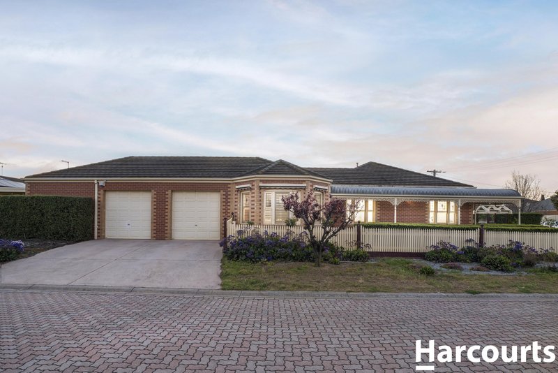 Photo - 74 Evrah Drive, Hoppers Crossing VIC 3029 - Image 2