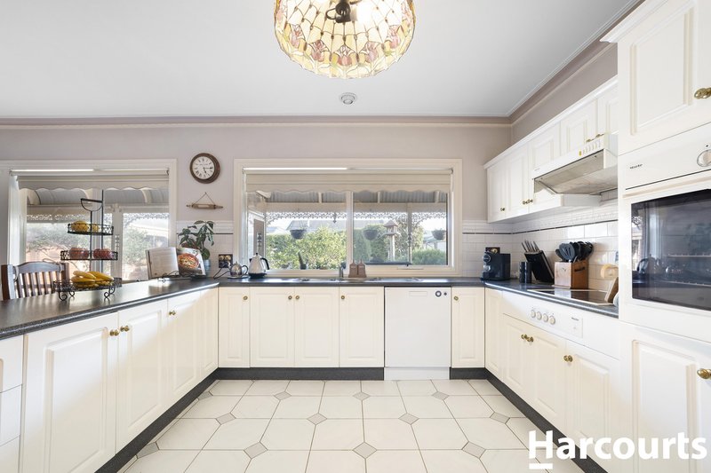Photo - 74 Evrah Drive, Hoppers Crossing VIC 3029 - Image 8