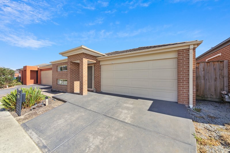 Photo - 74 Fallingwater Drive, Pakenham VIC 3810 - Image 2