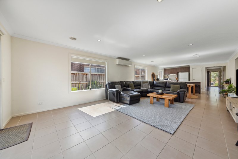 Photo - 74 Fallingwater Drive, Pakenham VIC 3810 - Image 6