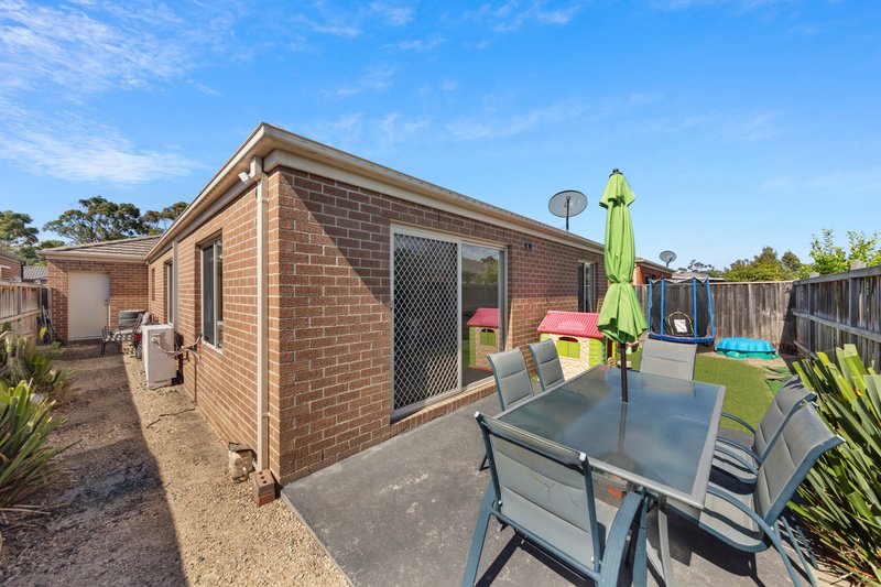 Photo - 74 Fallingwater Drive, Pakenham VIC 3810 - Image 11