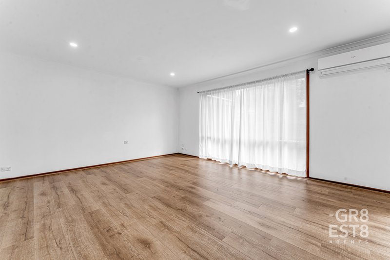 Photo - 74 Fleetwood Drive, Narre Warren VIC 3805 - Image 2