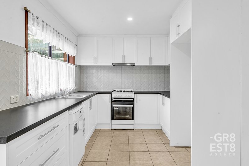 Photo - 74 Fleetwood Drive, Narre Warren VIC 3805 - Image 4