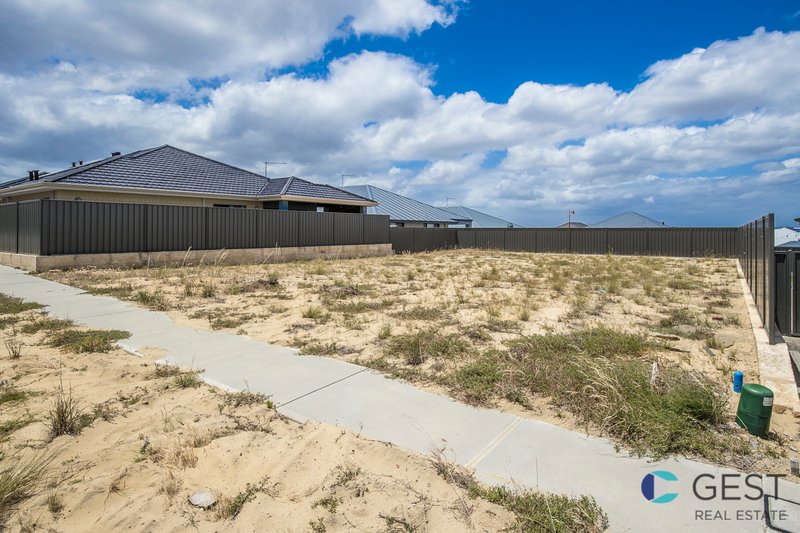 Photo - 74 Gallica Way, Landsdale WA 6065 - Image 3