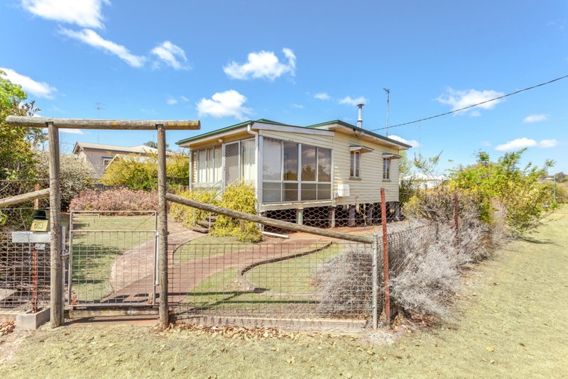 Photo - 74 James Street, Rangeville QLD 4350 - Image 9