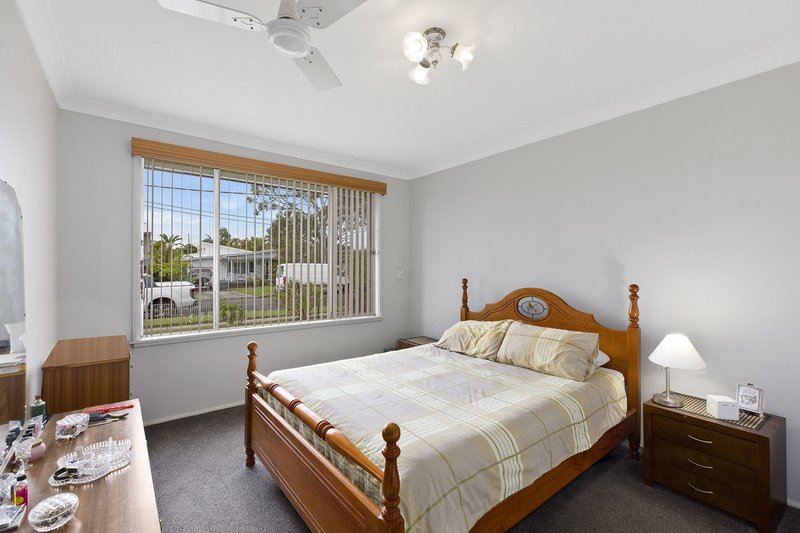 Photo - 74 Kathleen White Crescent, Killarney Vale NSW 2261 - Image 3