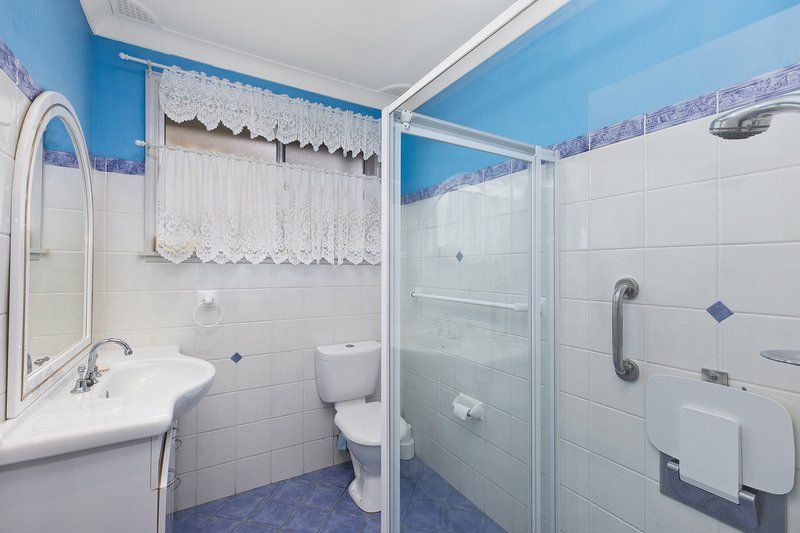 Photo - 74 Kathleen White Crescent, Killarney Vale NSW 2261 - Image 4