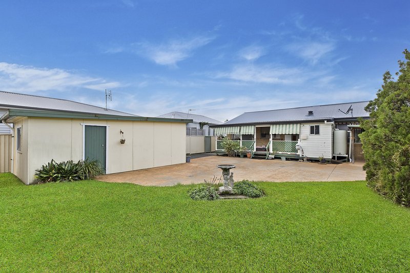Photo - 74 Kathleen White Crescent, Killarney Vale NSW 2261 - Image 7