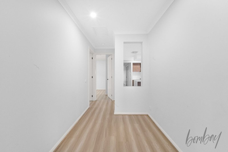 Photo - 74 Kyanite Road, Donnybrook VIC 3064 - Image 3