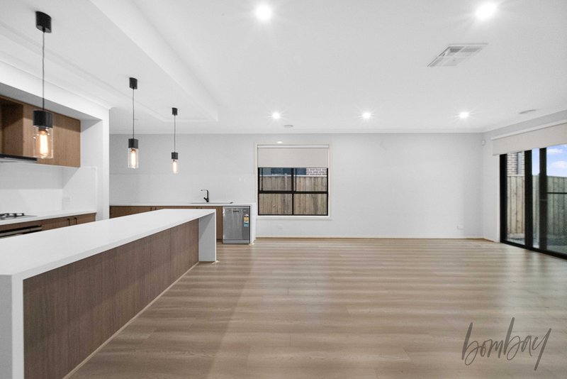 Photo - 74 Kyanite Road, Donnybrook VIC 3064 - Image 7