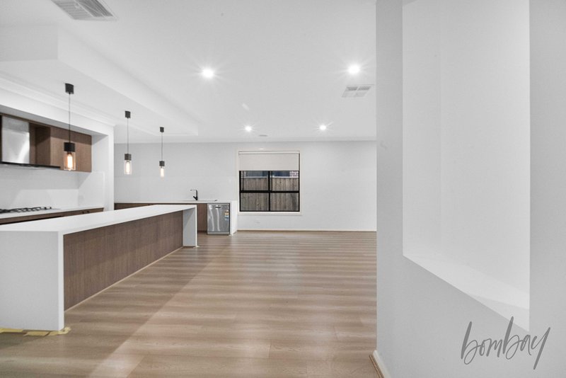 Photo - 74 Kyanite Road, Donnybrook VIC 3064 - Image 8