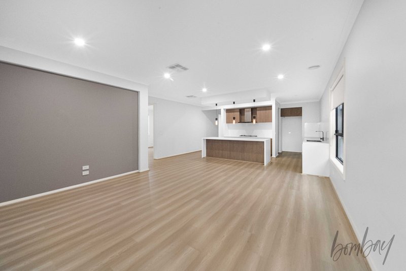 Photo - 74 Kyanite Road, Donnybrook VIC 3064 - Image 9
