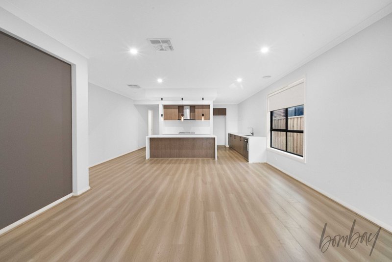 Photo - 74 Kyanite Road, Donnybrook VIC 3064 - Image 10
