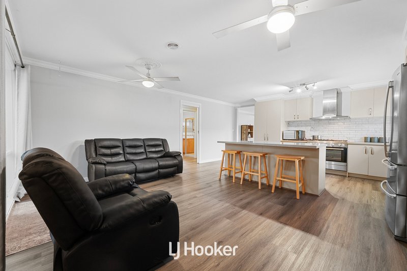 Photo - 74 Lawless Drive, Cranbourne North VIC 3977 - Image 7