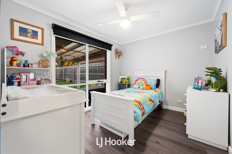 Photo - 74 Lawless Drive, Cranbourne North VIC 3977 - Image 15